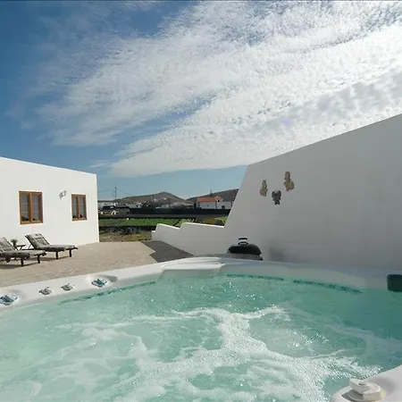 Bungalow Sleeps 4 Dom wakacyjny Nazaret