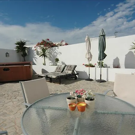 Dom wakacyjny Bungalow Sleeps 4 *